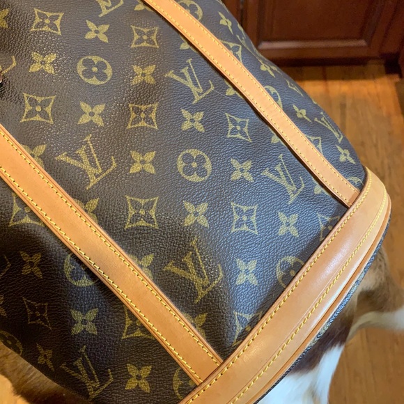 ❌❌SOLD❌❌🎁AUTH LV BUCKET GM GORG EUC CLASSIC🎁 - Picture 7 of 9